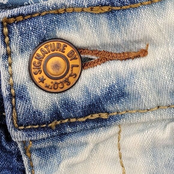 Levi's Upcycled Bleached Cutoff Jean Shorts 4 Mid Rise Stretch 5 Pocket Raw Hem - Picture 6 of 14